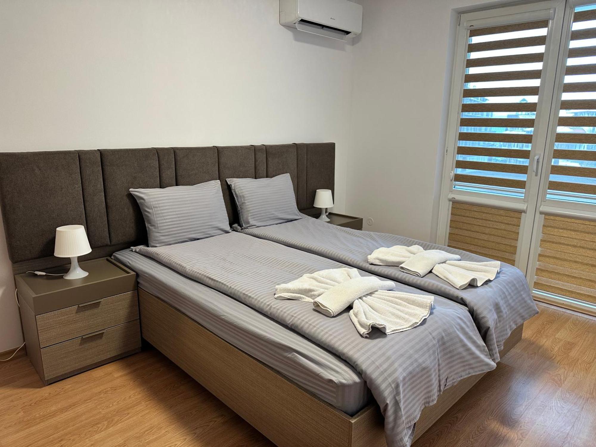 White Wood Apartment *